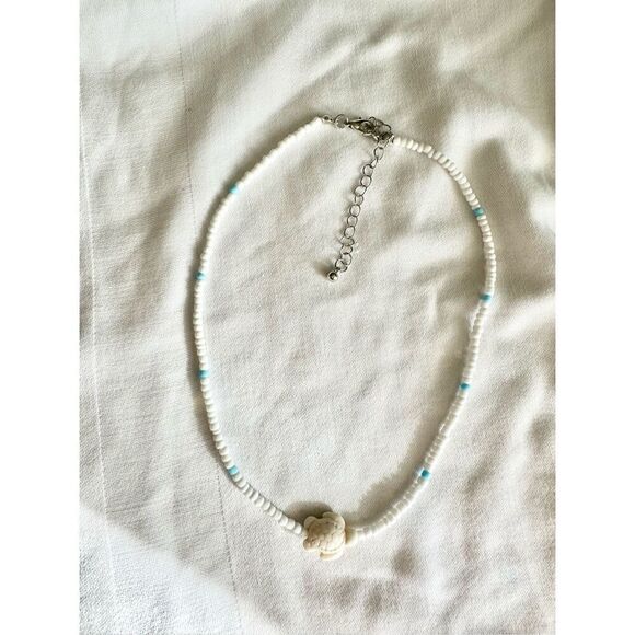 White and blue turtle beaded necklace - Picture 1 of 2